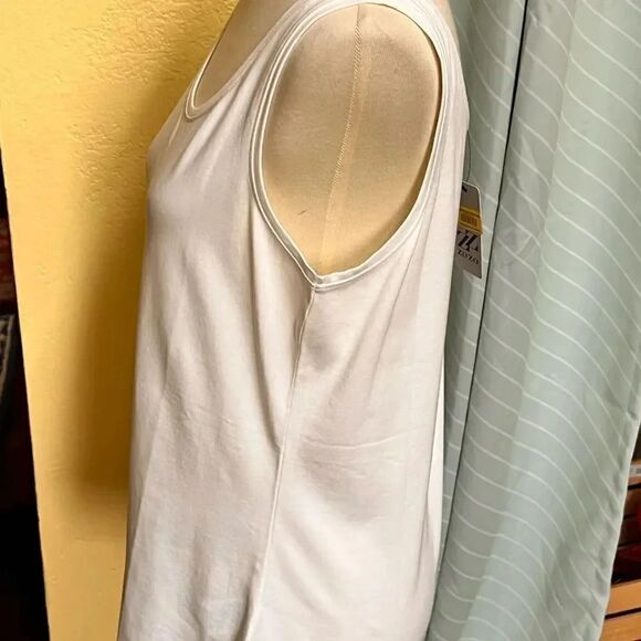 NWT ZOZO Large White Tank Top #YC15 - Picture 2 of 6